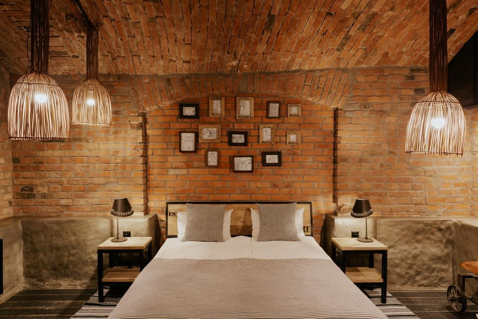 Bed, Living room, Photo of the whole room, Seating area, Bedroom