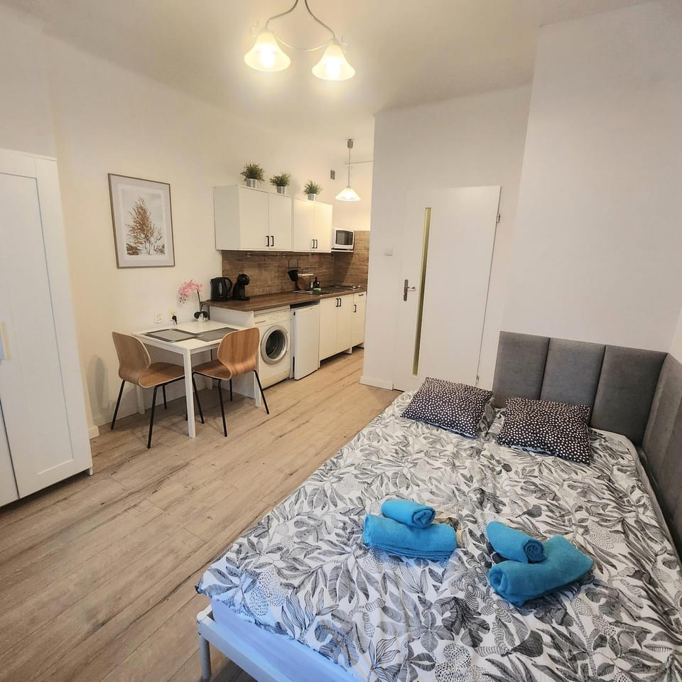 Bed, Seating area
