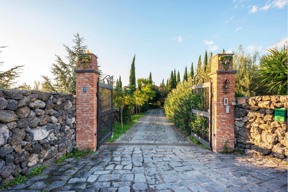 Facade/entrance, Garden
