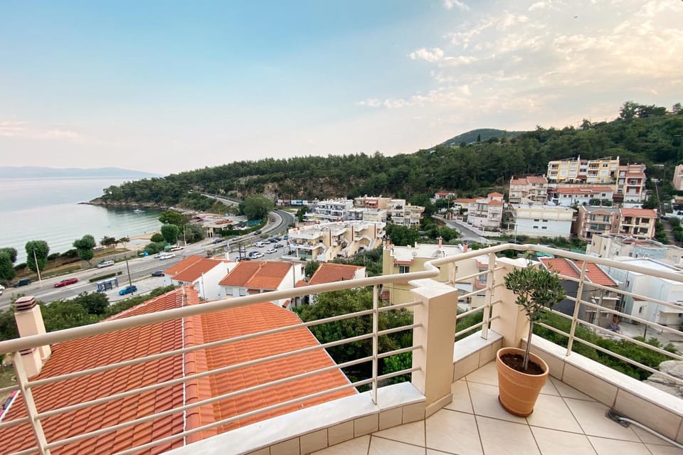 Property building, Nearby landmark, Day, Neighbourhood, Natural landscape, Bird's eye view, View (from property/room), Balcony/Terrace, City view, Mountain view, Sea view, Street view, Location