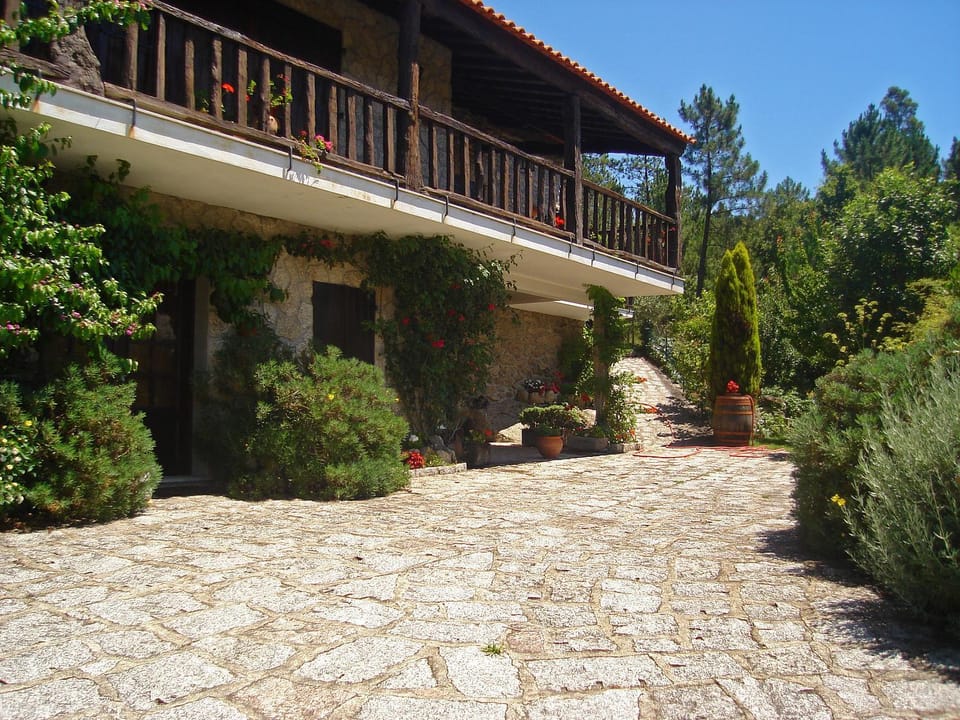 Property building, Facade/entrance, Spring, Garden, Balcony/Terrace, Garden view