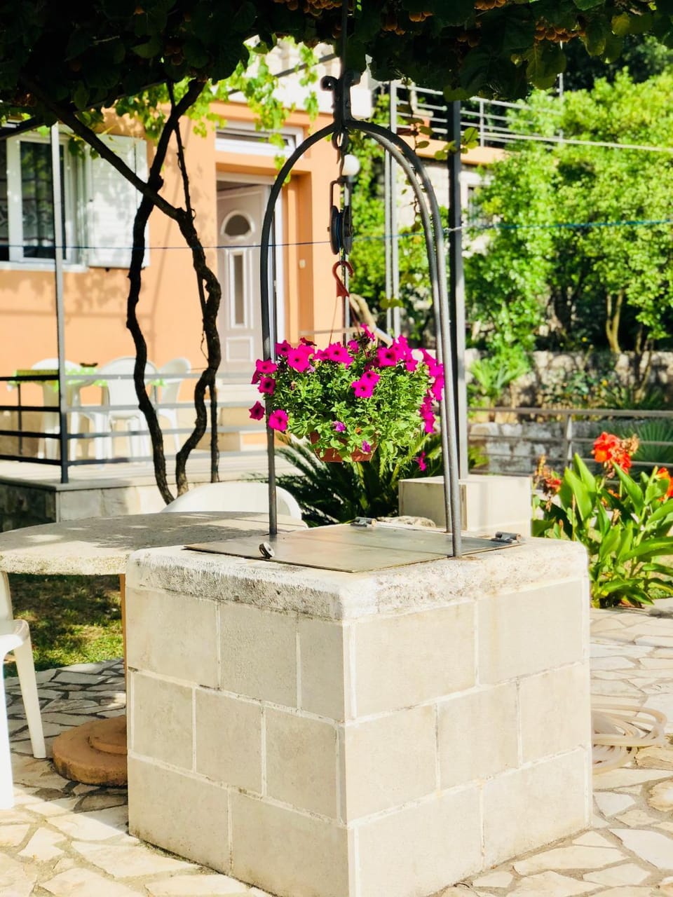 Facade/entrance, Balcony/Terrace, Garden view, Landmark view, Sea view, Street view