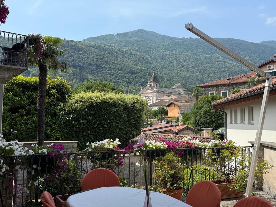 View (from property/room), Balcony/Terrace, City view, Landmark view, Mountain view
