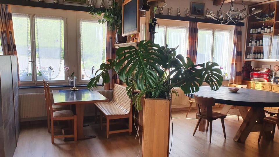 Restaurant/places to eat, Dining area