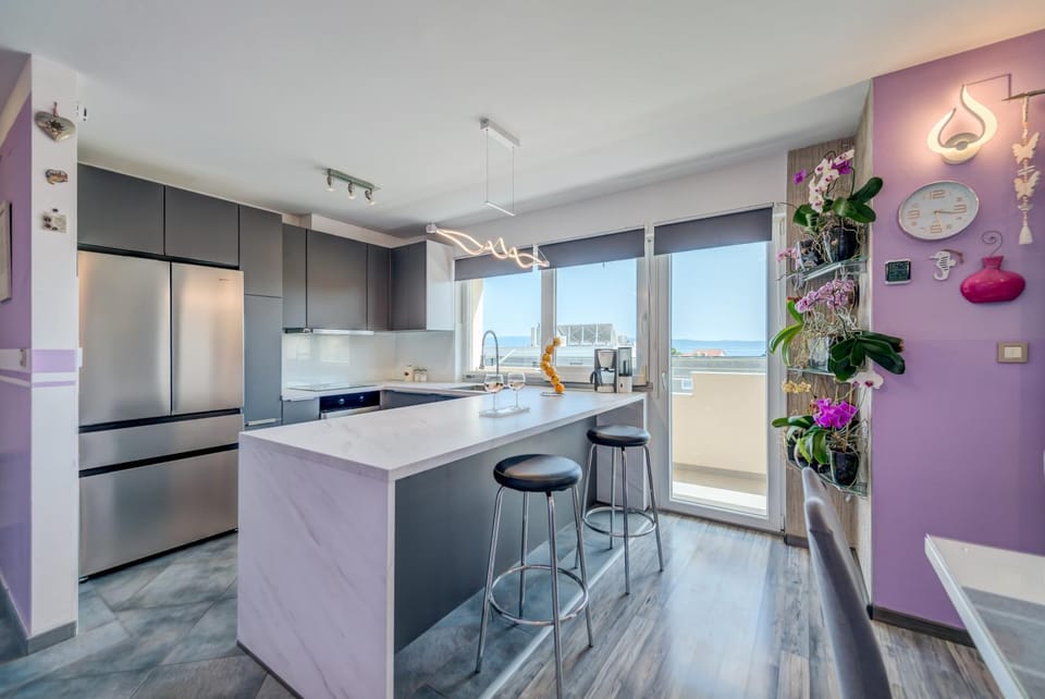 Kitchen or kitchenette, dishwasher, pet friendly, stove