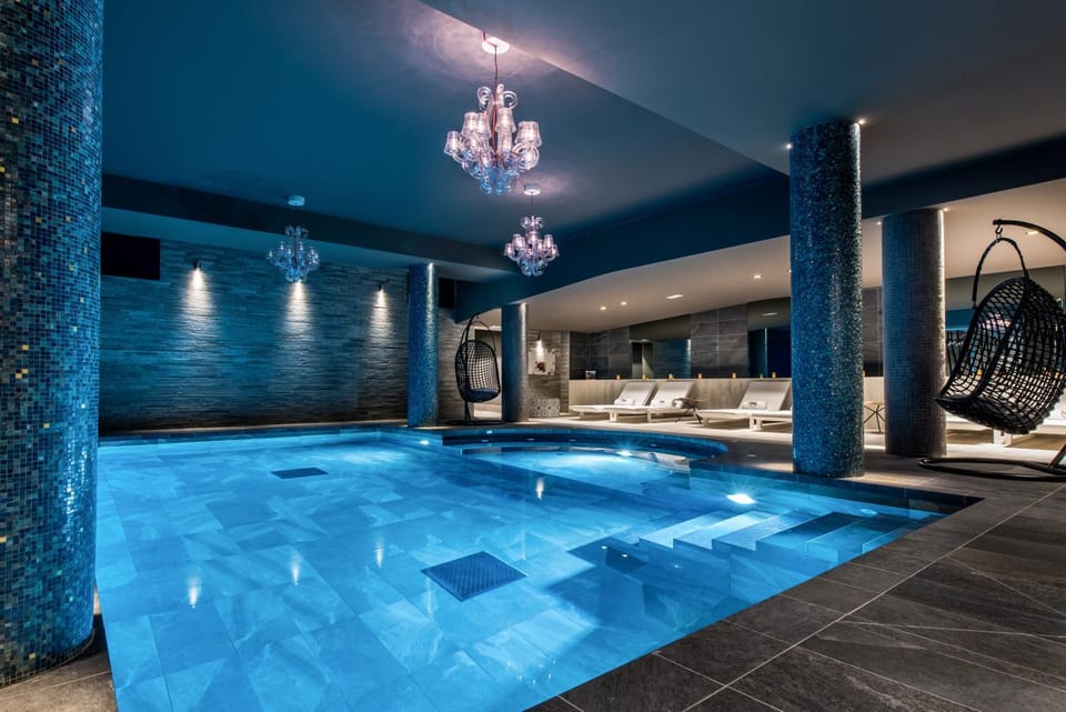 Massage, Sauna, Steam room, Swimming pool