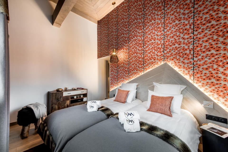 Bed, TV and multimedia, Bedroom
