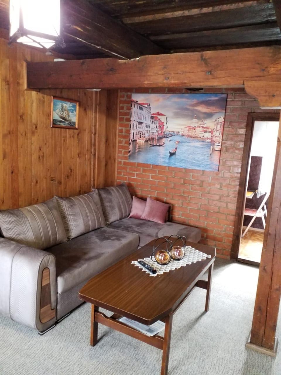 Living room, Photo of the whole room