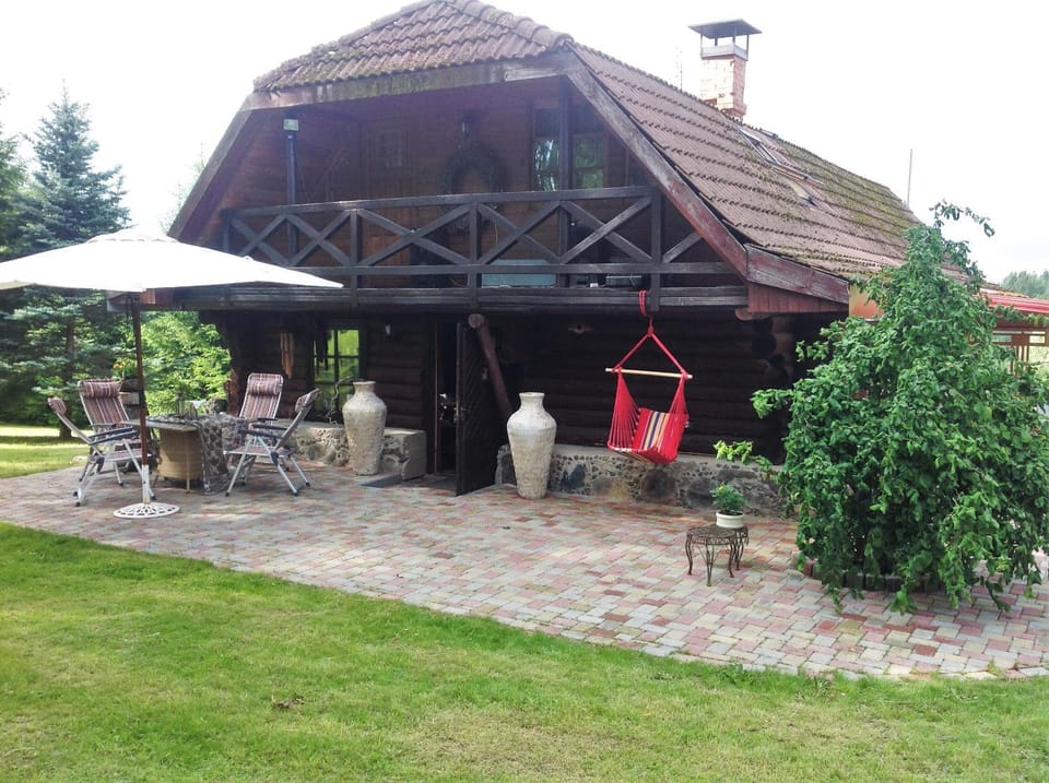 Property building, Facade/entrance, Garden, Balcony/Terrace