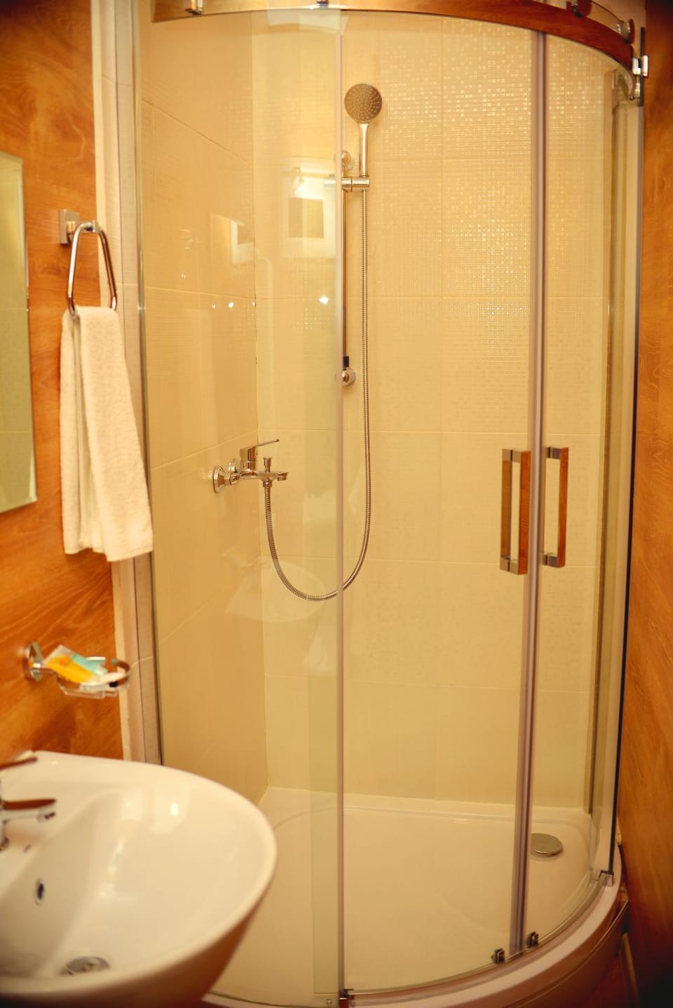 Shower, Bathroom, towels