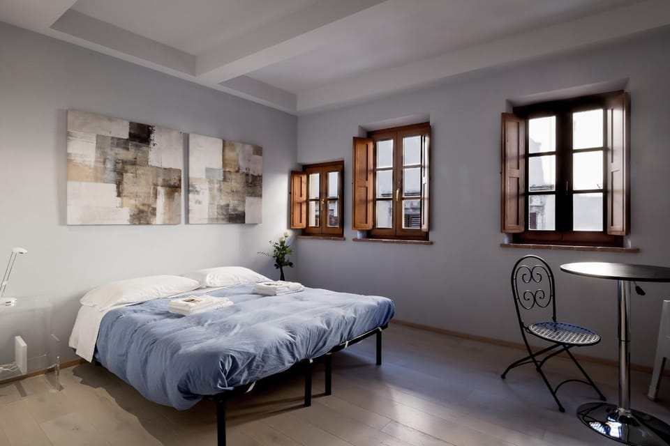 Photo of the whole room, Dining area, Bedroom
