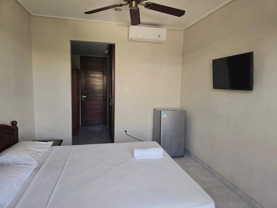 Bed, TV and multimedia, Photo of the whole room, air conditioner