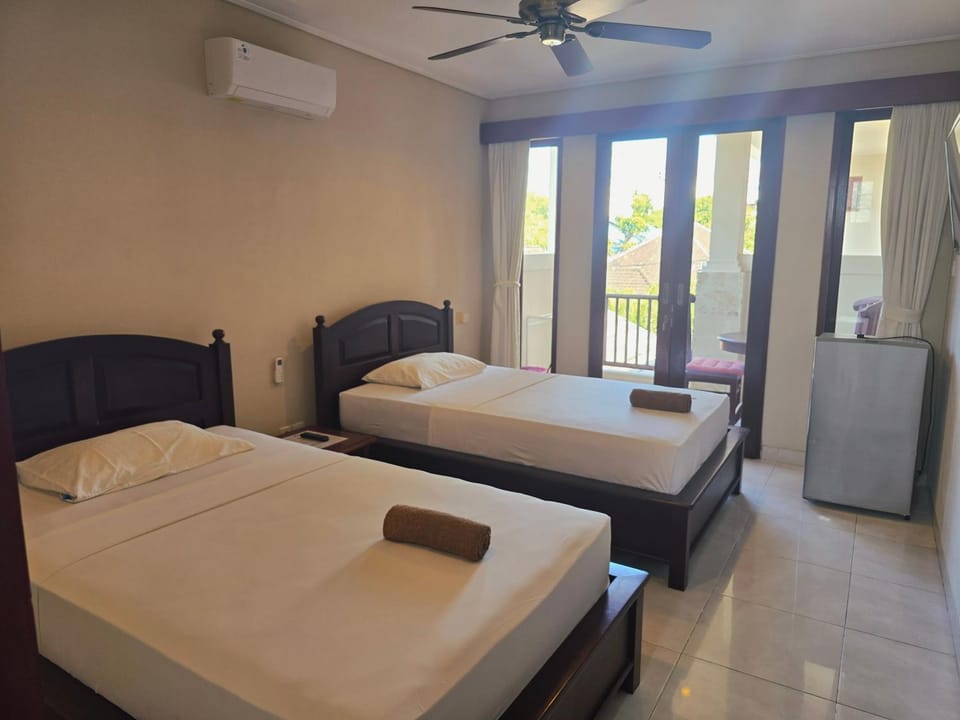 Bed, Balcony/Terrace, towels, air conditioner