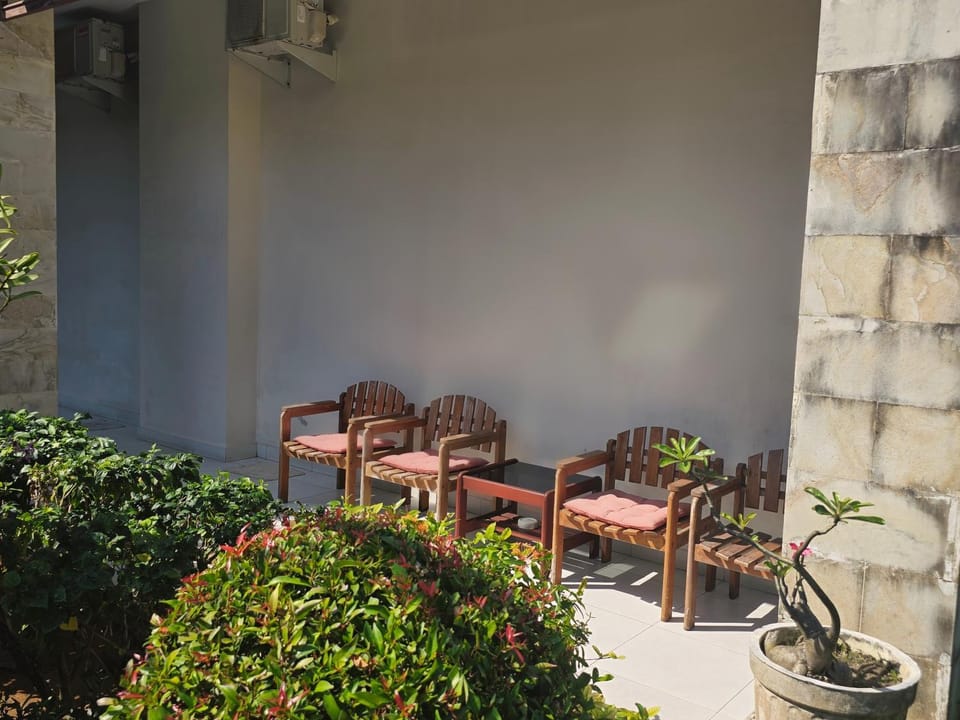 Day, Balcony/Terrace, Seating area, Garden view