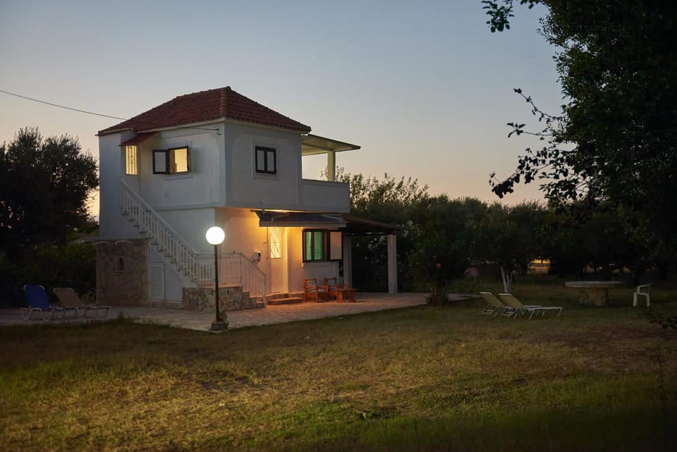Property building, Garden, Garden view, Location
