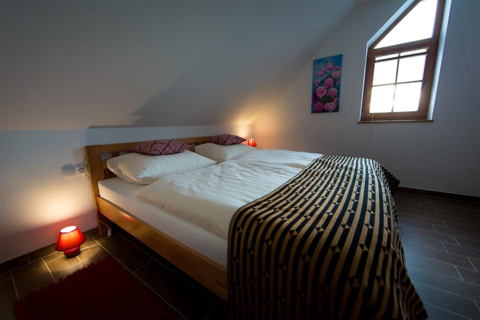 Bed, Photo of the whole room, Decorative detail, Bedroom
