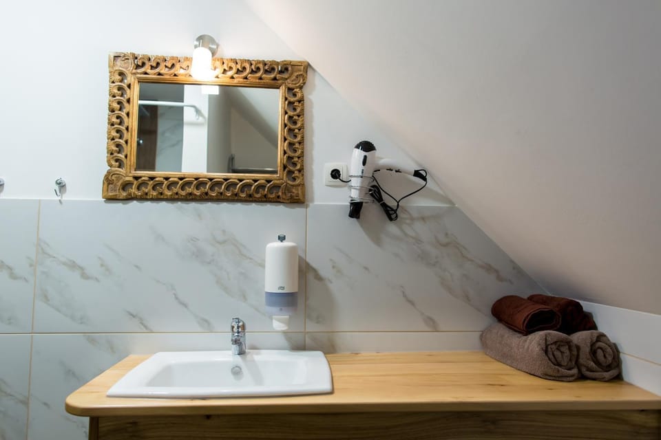Shower, Bathroom, towels
