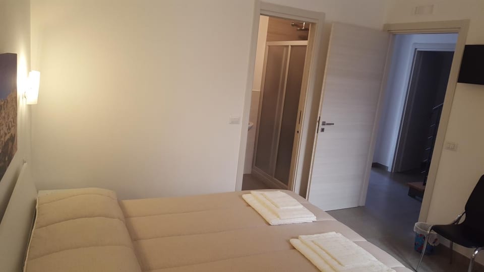 Bed, Bathroom