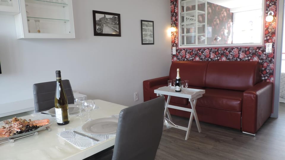 ESPLANADE FRONT DE MER 109 1er Etage Lit fait wifi Taxe de Séjour incluse Apartment in Normandy