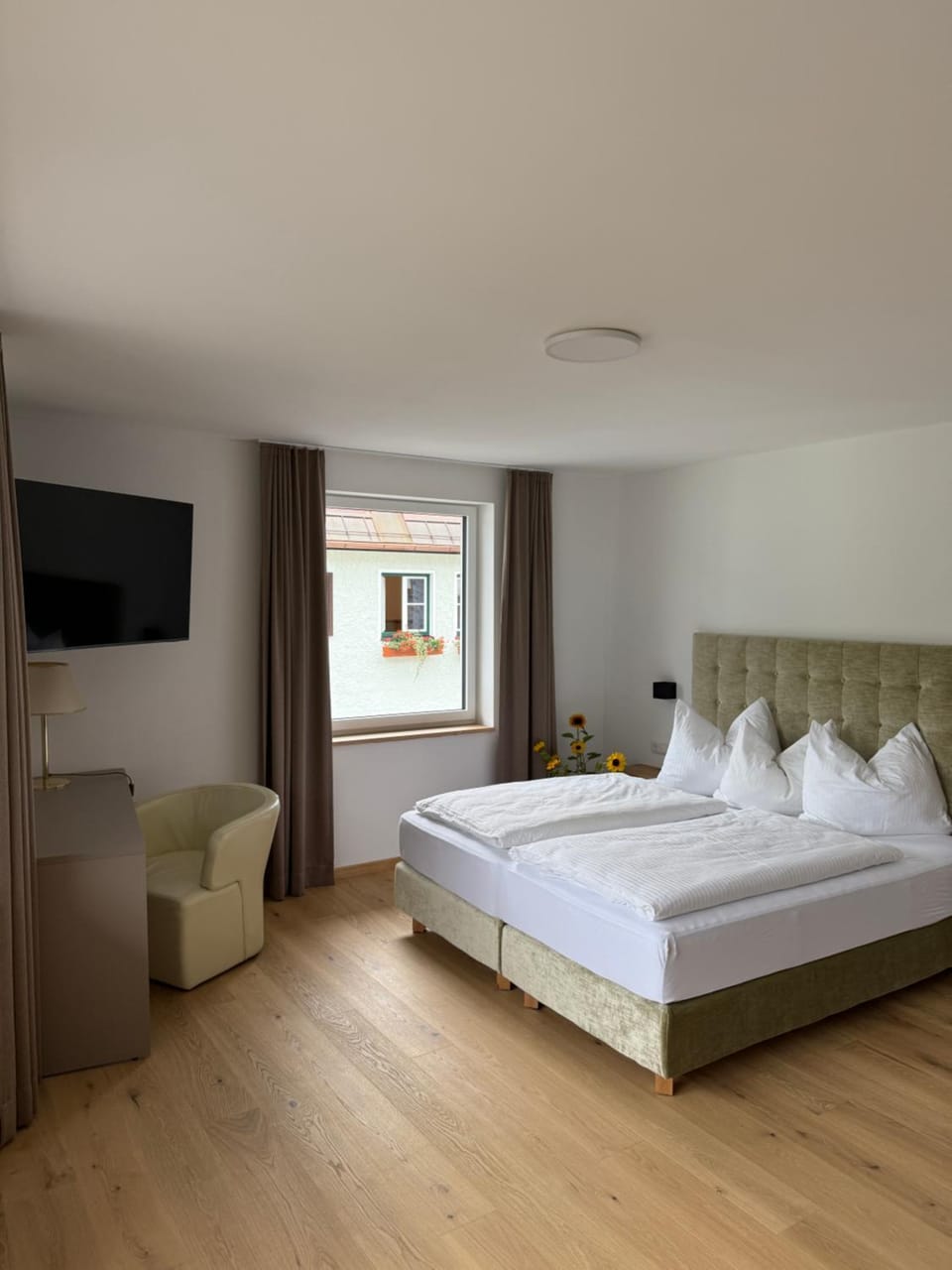 Communal lounge/ TV room, Living room, Bedroom