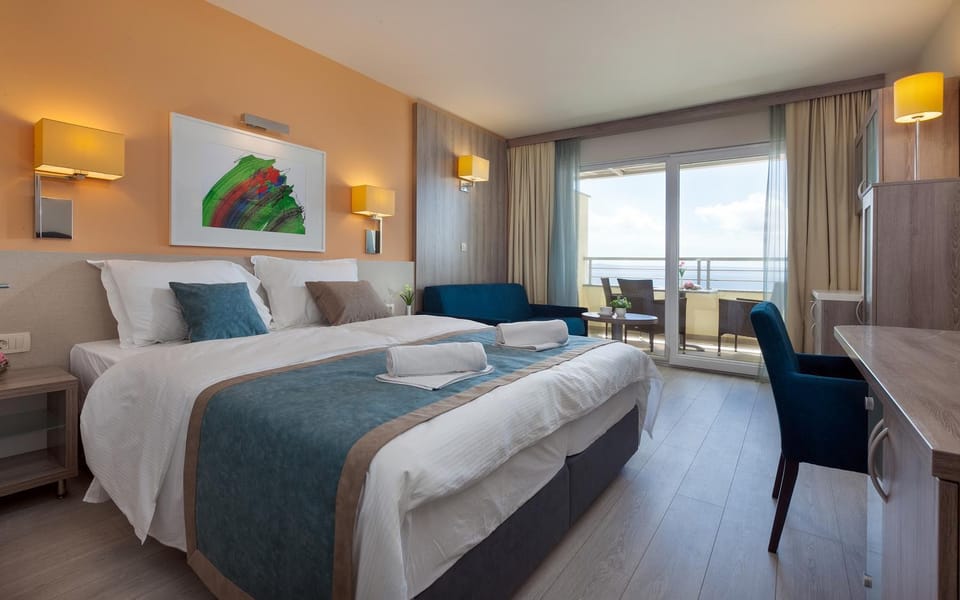 Day, Photo of the whole room