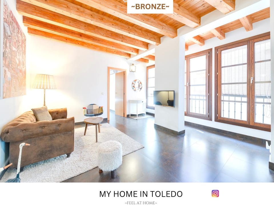 -BRONZE- by myhomeintoledo Apartment in Toledo