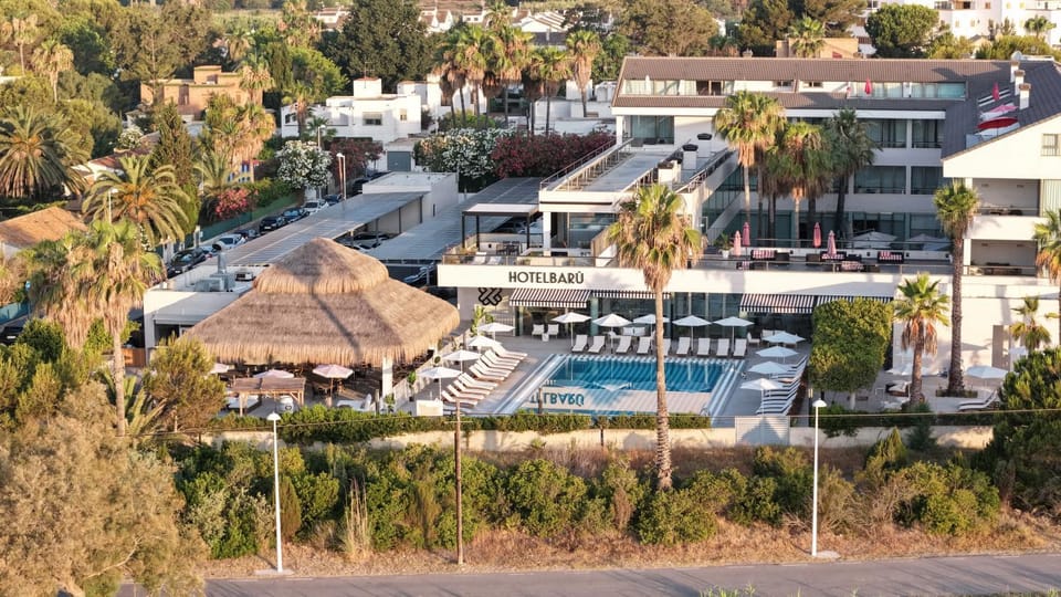 Property building, Bird's eye view, Swimming pool