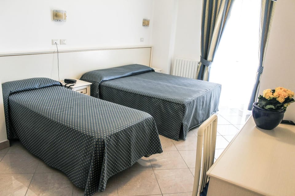 Day, Photo of the whole room