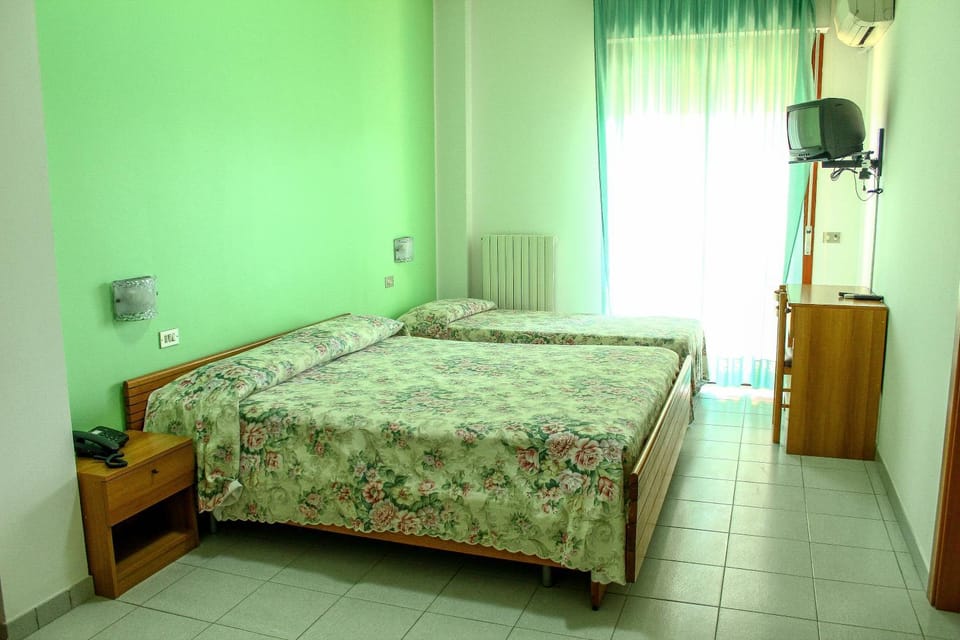 Day, Photo of the whole room