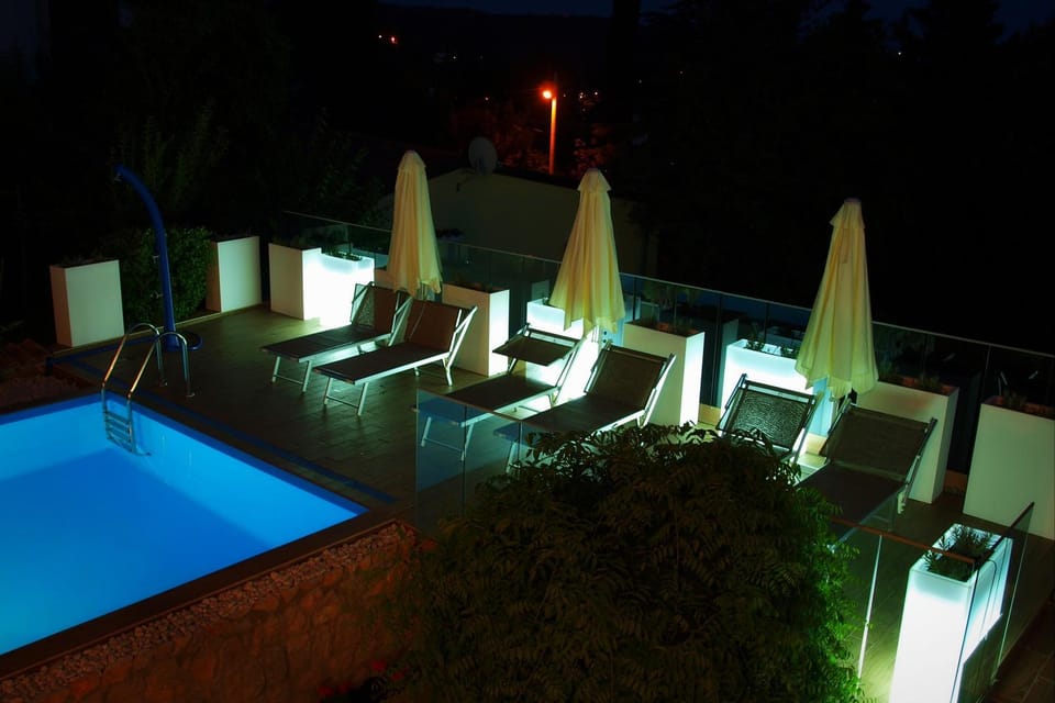 Night, Pool view