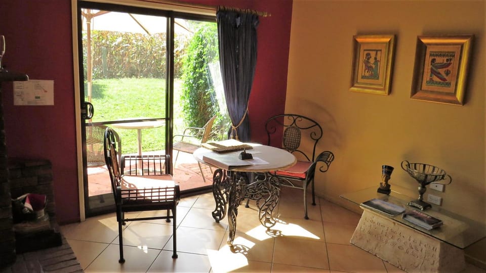 Gumtree on Gillies Bed and Breakfast Bed and Breakfast in Yungaburra