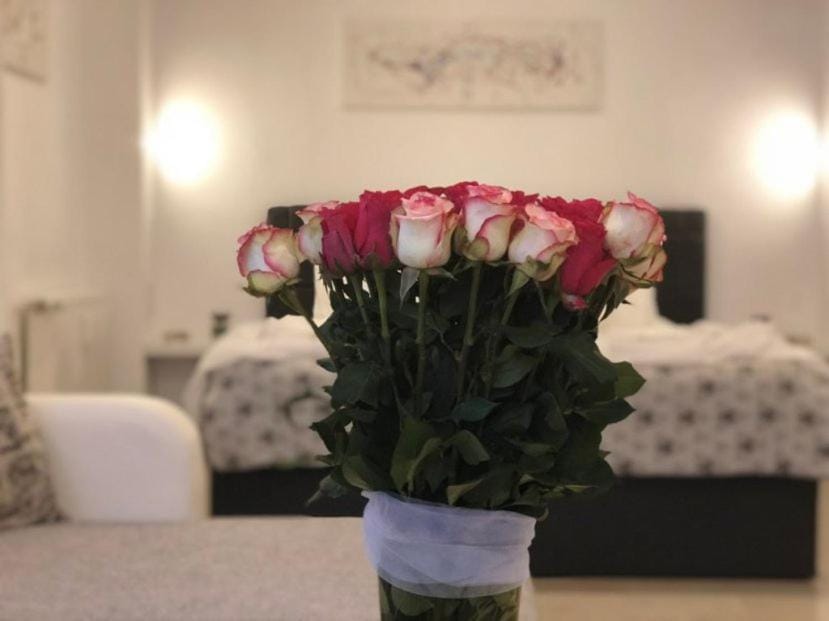 Photo of the whole room, Decorative detail