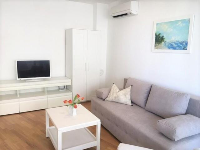 Sunshine Apartment Apartment in Makarska