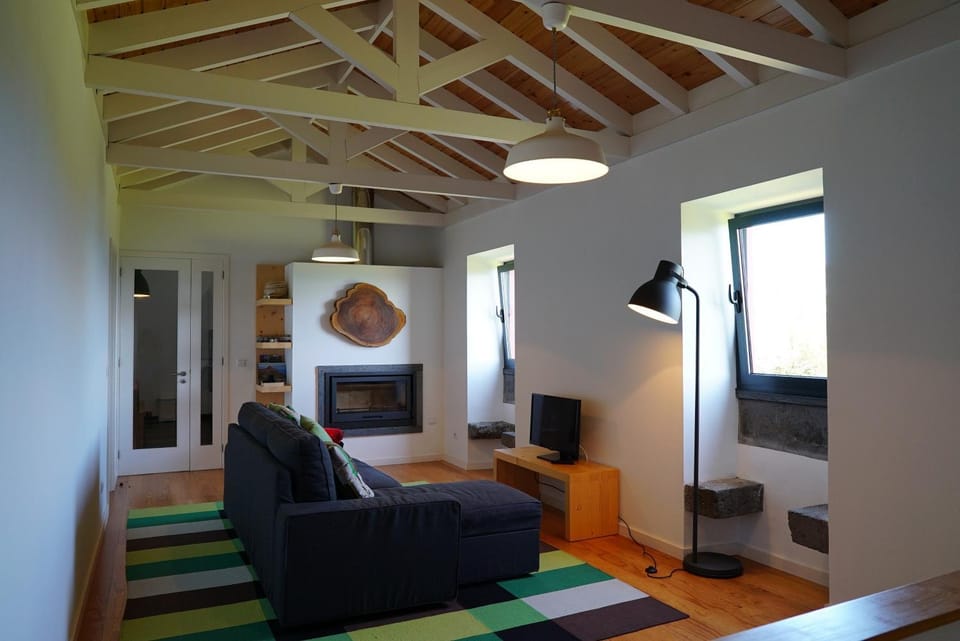 Toilet, Day, Summer, Library, TV and multimedia, Living room, Seating area, On site, Mountain view, Sea view