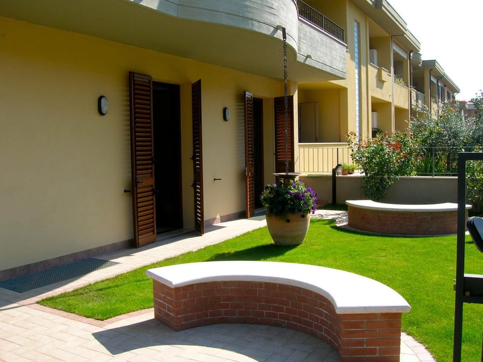 Facade/entrance, Garden