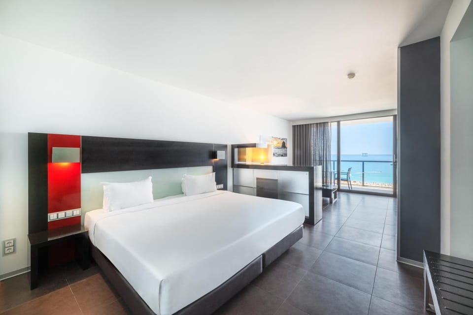 Bed, Bedroom, Sea view