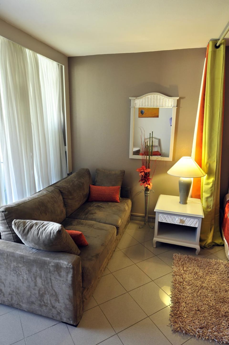 Living room, Area and facilities