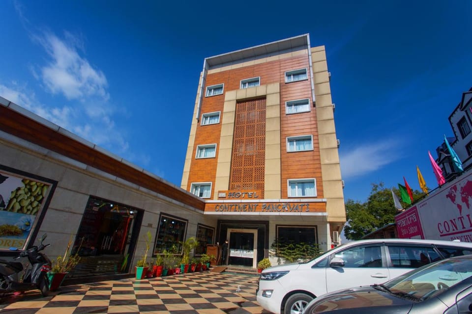Facade/entrance