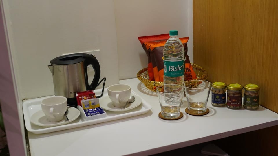 Coffee/tea facilities, Food and drinks, Food