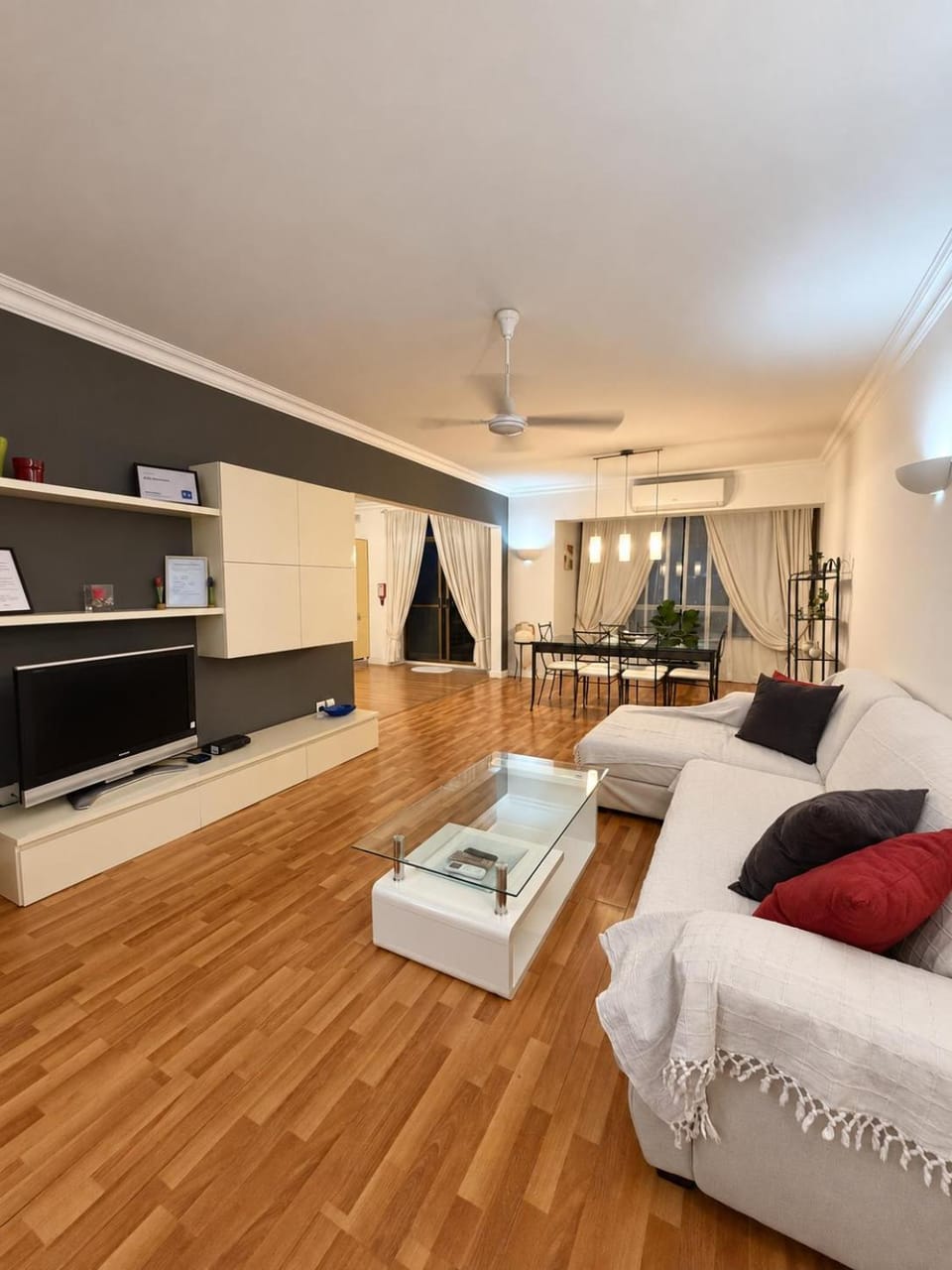 TV and multimedia, Living room, Photo of the whole room, Seating area