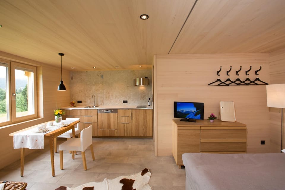 TV and multimedia, Living room, Dining area