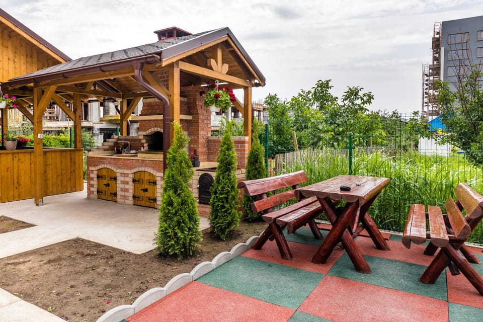 Patio, BBQ facilities