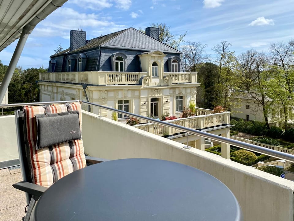 View (from property/room), Balcony/Terrace, Landmark view