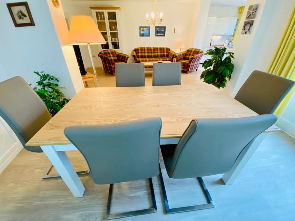 Living room, Seating area, Dining area
