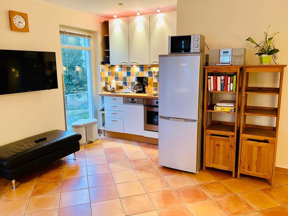 Garden, TV and multimedia, Kitchen or kitchenette, oven, stove
