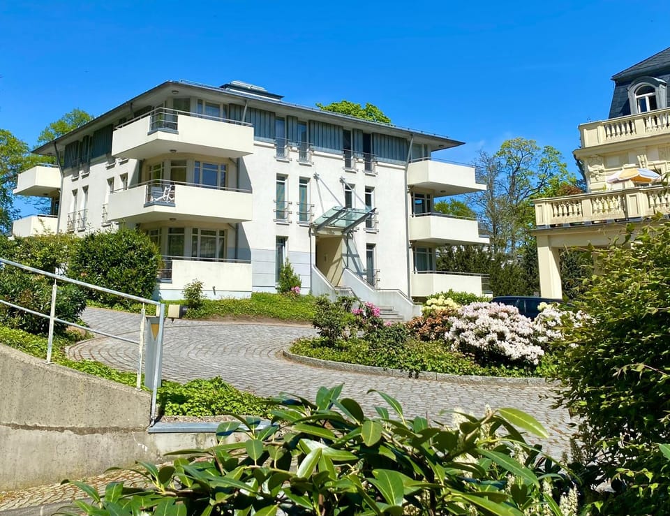 Property building, Facade/entrance, Area and facilities