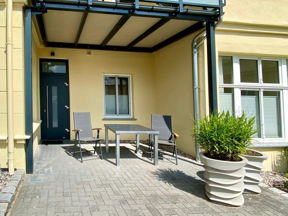 Patio, Day, Balcony/Terrace