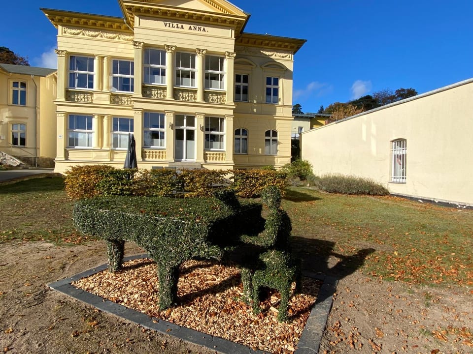 Property building, Staff, Garden, Garden view
