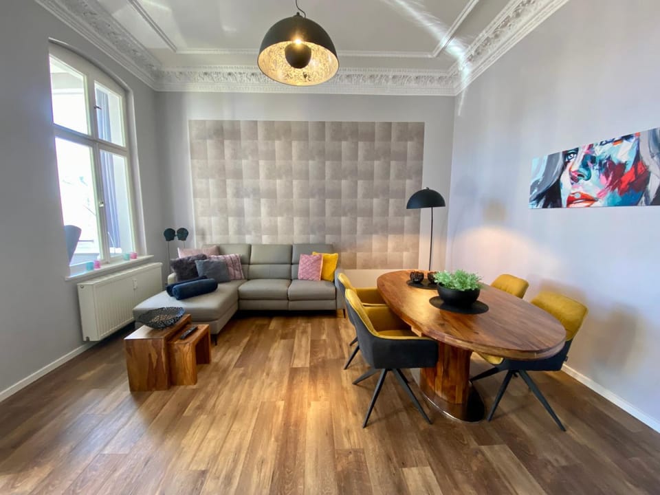 Living room, Seating area, Dining area