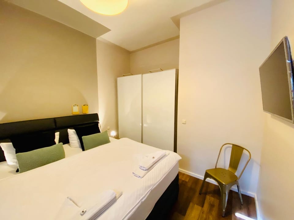 Bed, TV and multimedia, Photo of the whole room, Bedroom, wardrobe